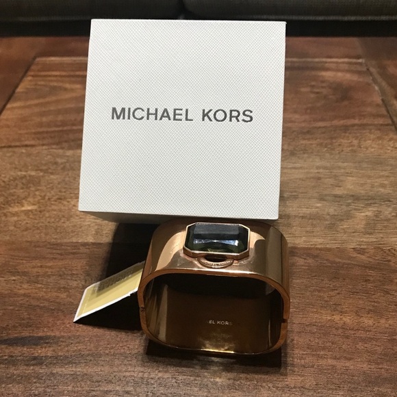 Michael Kors rose gold heavy bangle/bracelet - Picture 3 of 7